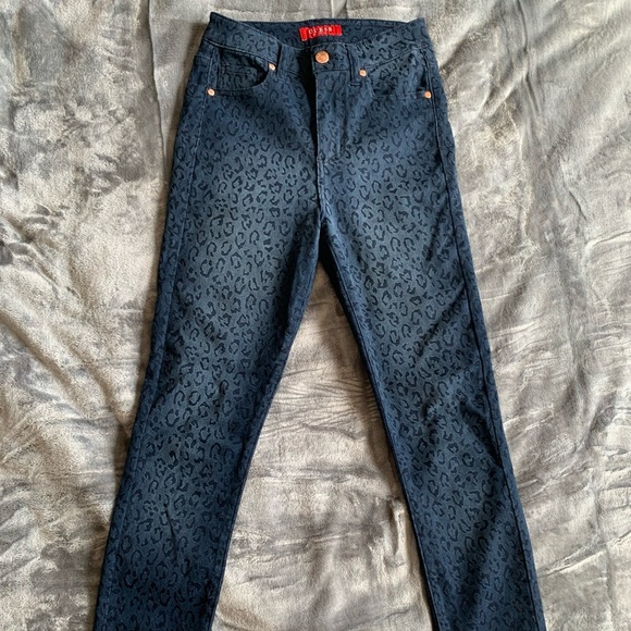 GUESS Leopard Print Jeans - Picture 2 of 3